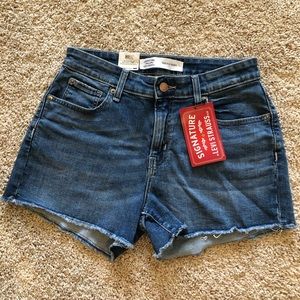 Levi’s Signature Shorts
